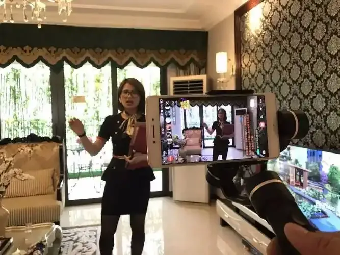 夜月直播用户评价头像展示图